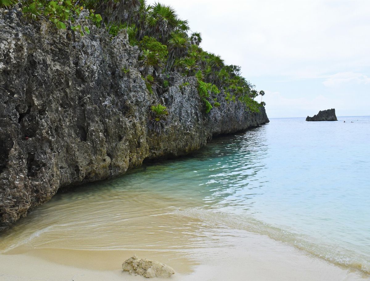 roatan, honduras, rock, snorkel, caribbean, scenic, mountains, landscape, ocean, shoreline, sea, tropical, water, travel, vacation, island, sky, destinations, outdoors, nature, tourist, tourism, beach, shore, sand, blue, tide, wave, coast, holiday, seascape, paradise, resort, roatan, roatan, roatan, roatan, roatan